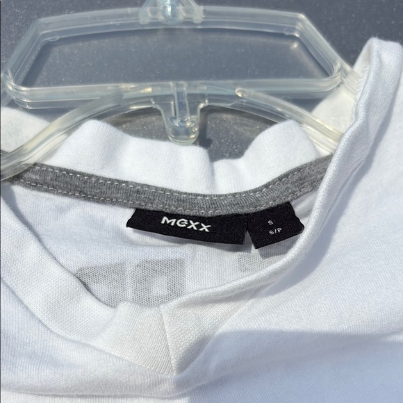 4/$20 Mexx Long Sleeve White and Blue Tees - Picture 4 of 6